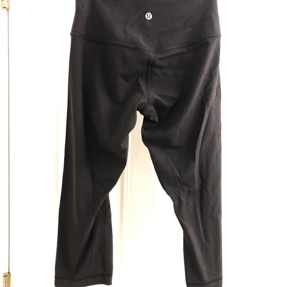 lululemon athletica jr teen girl size XS( women size: 4) Capri Leggings black